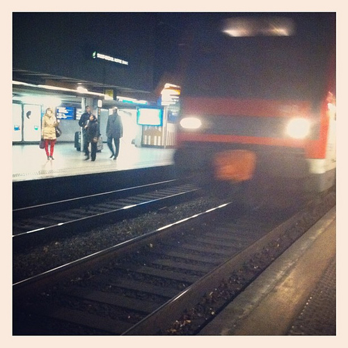 Train qui arrive à quai