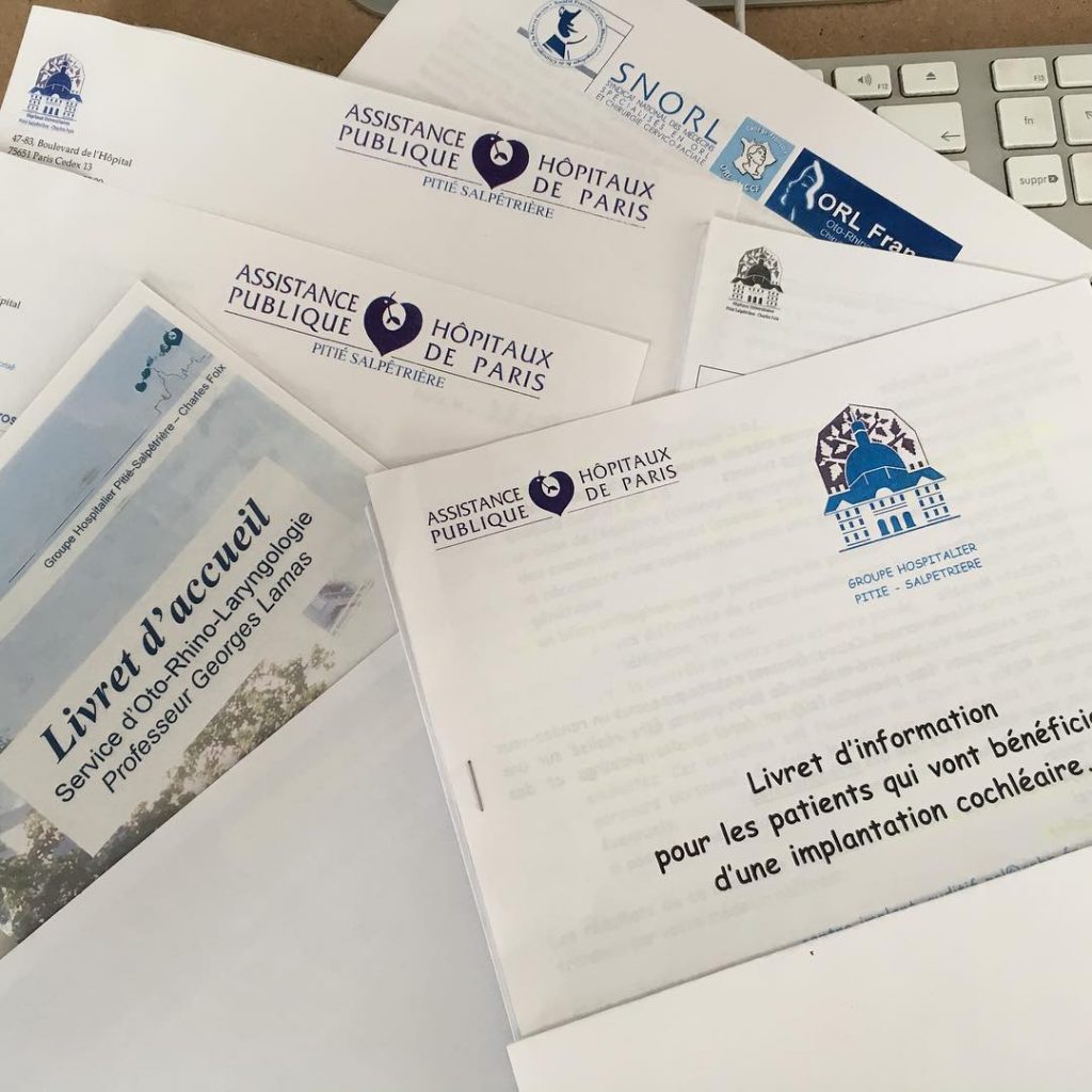 Tas de feuilles concernant mon dossier d'implantation
