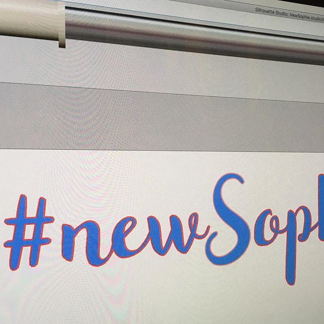 Découpe d'autocollant en forme de #newSophie