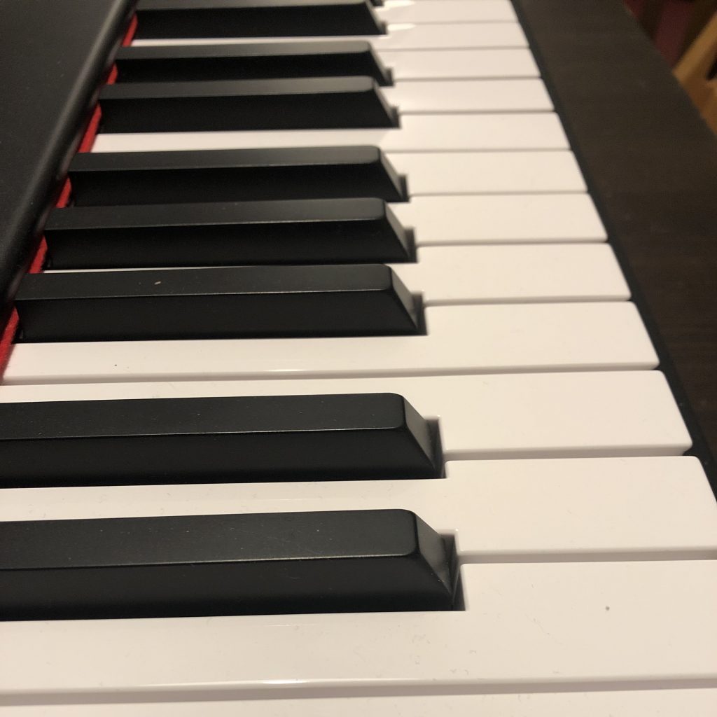 Touches de piano en gros plan