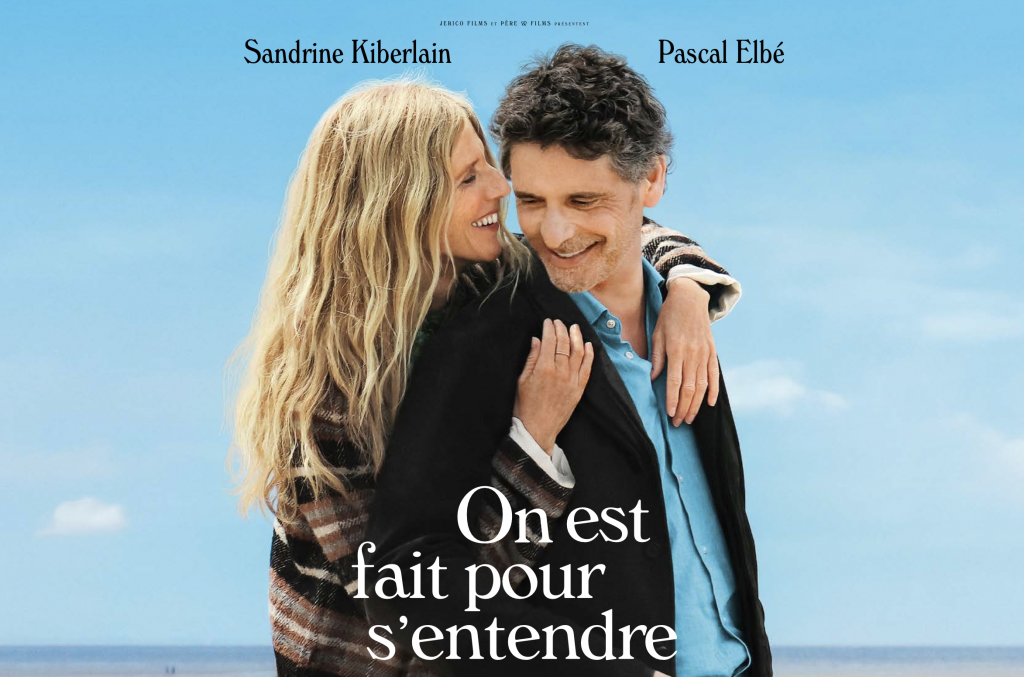 Pascal Elbé, le héros est dans les bras de son amoureuse, Sandrine Kimberlain. Ils sourient tous les deux